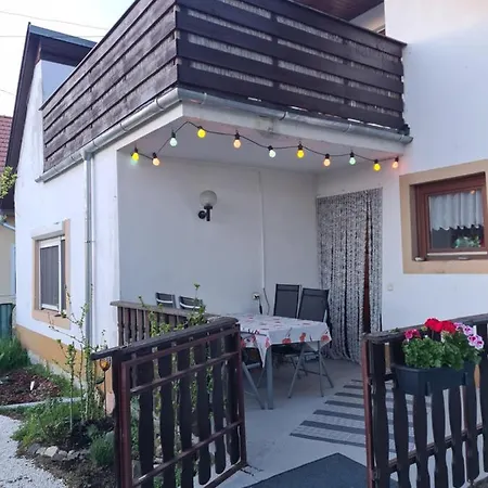 Apartment Ferienhaus Janine Ruhig Gelegen Mit Grossem Garten Und Wifi Balatonbereny