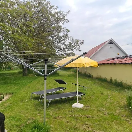 Ferienhaus Janine Ruhig Gelegen Mit Grossem Garten Und Wifi Balatonbereny